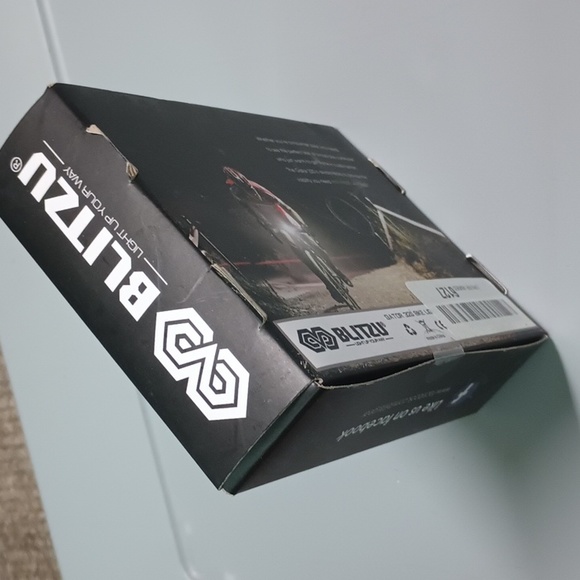 Blitzu- Rechargeable Bike Lights Gator 320 NWT NIB Headlight & Taillight - Picture 5 of 8